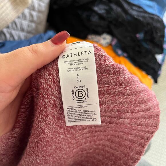 Athleta Soft Wool Cashmere Red V Neck Pullover Sweater Wmns S Preppy Casual - Picture 8 of 9